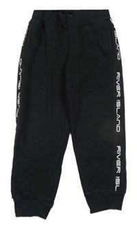 Černé tepláky s pruhem s nápisem River Island