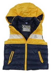 Tmavomodro-žluto-bílá šusťáková zateplená vesta s nápisem a kapucí Dopodopo