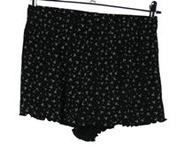 Dámské černé kytičkované žebrované pyžamové kraťasy Primark 