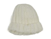 Bílá pletená čepice