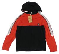 Nové - černo-červený svetr s nášivkou a nápisy a kapucí Next