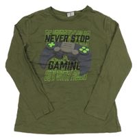 Khaki triko s ovladačem a nápisy Chapter young