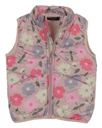 Světlerůžová prošívaná šusťáková zateplená vesta s květy name it.
