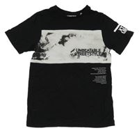 Černo-bílé tričko s nápisy C&A