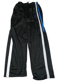 Černé sportovní tepláky s pruhy 