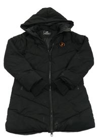 Černý šusťákový zimní kabát s nášivkou a kapucí