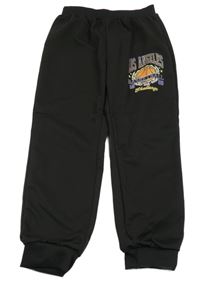 Černé sportovní kalhoty s míčem 