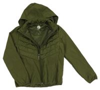 Tmavokhaki softshellovo/šusťáková funkční jezdecká bunda s odepínací kapucí TCM