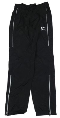 Černé cuff šusťákové kalhoty s logem Nike Air