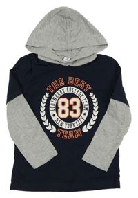 Tmavomodro-šedé triko s číslem a nápisy a kapucí Topolino