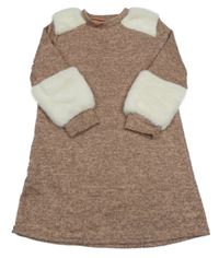 Pudrovo-hnědo-šedé melírované úpletové šaty s bílou kožešinou