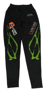 Černé sportovní tepláky s nápisem