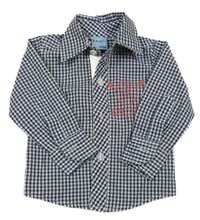 Tmavomodro-bílá kostkovaná košile s nápisem