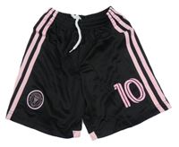 Černo-růžové fotbalové kraťasy s číslem 
