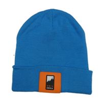 Modrá čepice s nášivkou 