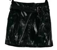 Dámská tmavozelená latexová sukně s páskem Bershka 