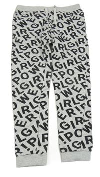 Šedé tepláky s písmenky Sinsay