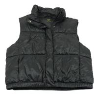 Černá prošívaná šusťáková zateplená crop vesta OVS