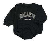 Černé teplákové body s nápisem 