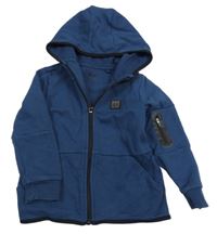 Tmavomodrá propínací mikina s nášivkou a kapucí F&F