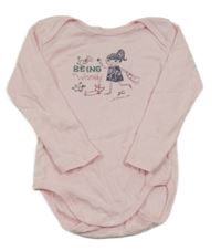 Světlerůžové body s dívkou a nápisy 