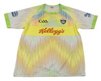 Bílo-žluto-barevné vzorované sportovní tričko s potiskem