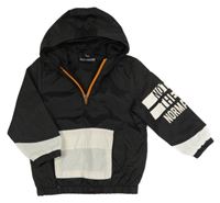 Černo-bílá šusťáková jarní bunda s kapucí 