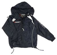 Tmavomodrá šusťáková jarní bunda s nápisem a kapucí 