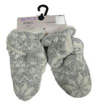 Šedo-bílé pletené zateplené capáčky M&S