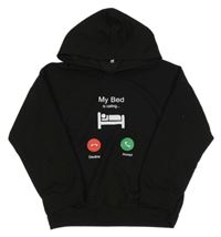 Černá mikina s potiskem a kapucí 