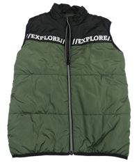 Khaki-černá prošívaná šusťáková zateplená vesta s nápisy name it.