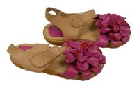 Fuchsiovo-hnědé koženkové sandály s 3D aplikací vel. 27