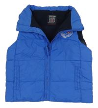Modrá šusťáková zateplená vesta s výšivkou 