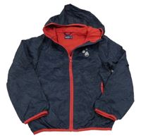 Tmavomodrá šusťáková jarní bunda s potiskem a kapucí 