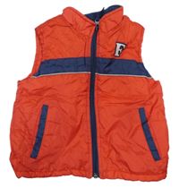 Červeno-tmavomodrá šusťáková zateplená vesta s písmenem