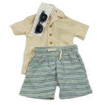 Nové - 3 set - smetanové úpletové propínací polo tričko + modré pruhované kraťasy + sluneční brýle 