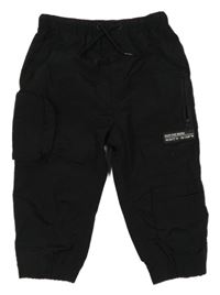 Černé šusťákové cargo kalhoty s nášivkou Next