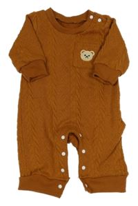 Hnědý vzorovaný overal s kapsou s medvědem