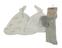 3set - Bílá bavlněná čepice s hvězdami + smetanová s Dumbem + šedé melírované vzorované ponožky s bambulemi