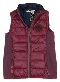 Vínová šusťákovo/softshellová zateplená vesta s výšivkou Crane