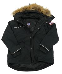 Černá šusťáková zimní bunda s nášivkou a kapucí 