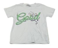 Bílé tričko se zeleným nápisem 