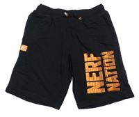 Černé teplákové kraťasy s nápisem Nerf 