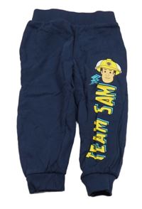 Tmavomodré tepláky s Požárníkem Samem 