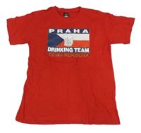 Červené tričko s vlajkou 