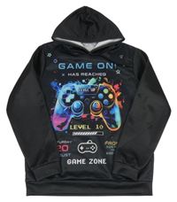 Černá mikina s ovladačem, nápisy a kapucí 