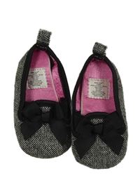 Nové - Černo-bílé vzorované plátěné capáčky s mašlí Rising Star vel. 16