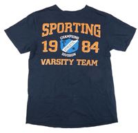 Tmavomodré tričko s číslem a nápisy HOT&SPICY