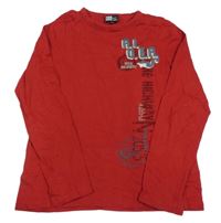 Červené triko s nápisem One by One