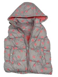 Šedo-růžová šusťáková zateplená vesta se srdíčky a kapucí C&A